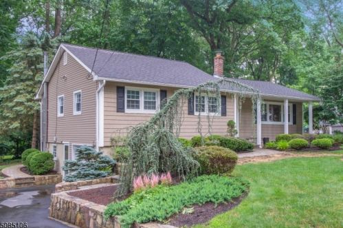 40 Lake Shore Dr, Dover, NJ 07803-2936