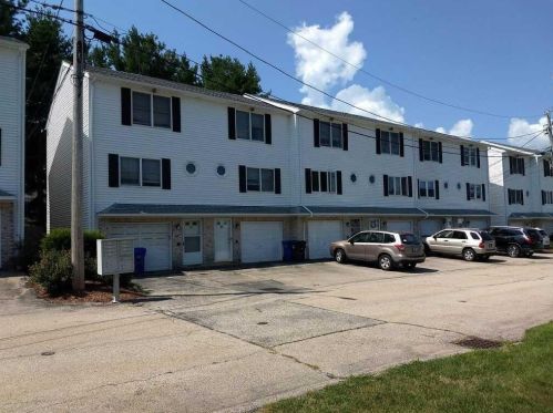 40 Sunflower Cir, Providence, RI 02911-2765