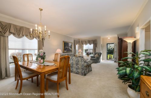 6 Lilac Ct, Holmdel Village, NJ 07733-2901