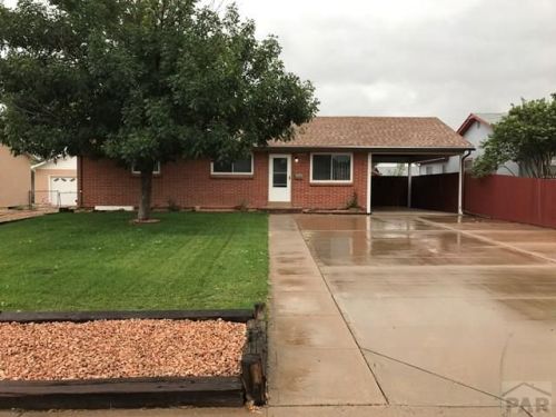 2020 Hollywood Dr, Pueblo, CO 81005-2504