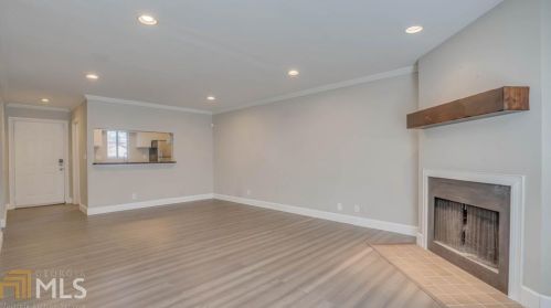 2 Finch Dr, Atlanta GA  30315-6502 exterior