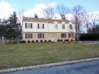 11 Lauren Ct, Stanhope, NJ 07874-3440