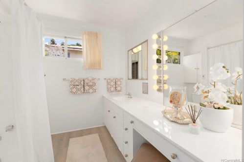 2024 Manoa Rd, Honolulu HI  96822-2120 exterior