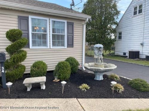 34 Macon Dr, Trenton, NJ 08619-1466