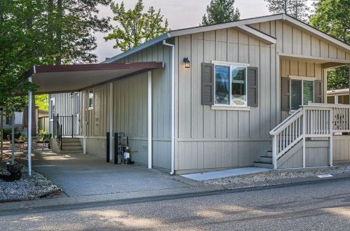 10096 Forest Springs Dr, Grass Valley, CA 95949-9247