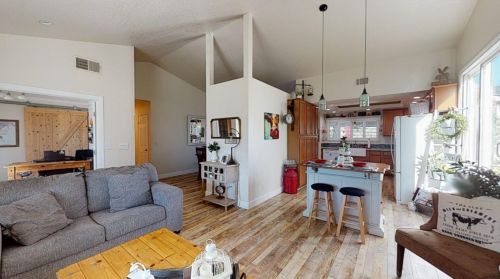 9433 Feickert Dr, Elk Grove, CA 95624-2852