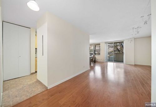 200 Grand Cove Way, Edgewater NJ  07020-7214 exterior