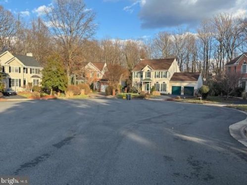 3909 Leaf Lawn Ln, Woodbridge VA  22192-4901 exterior