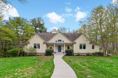 77 Raymonds Point Rd, Coventry, RI 02816-8938