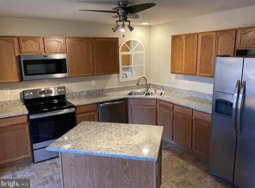 2240 Slater Hill Ln, York, PA 17406-7596