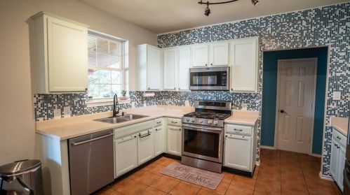 1136 Beechwood Dr, Uhland TX 78640-5718 exterior