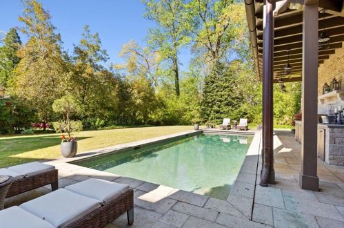4262 Brookhaven Dr, Atlanta GA  30319-3010 exterior