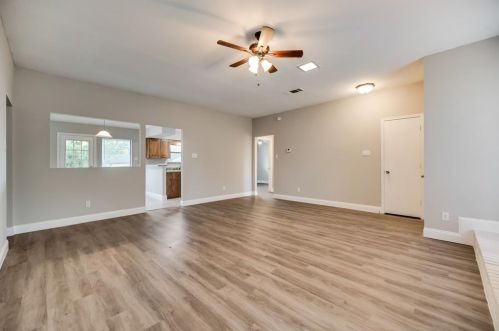 2006 Stradivarius Ln, Carrollton TX  75007-2215 exterior