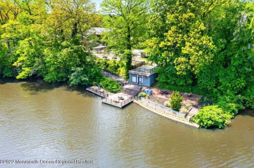 23 Manchester Ct, Tinton Falls NJ 07701-5490 exterior