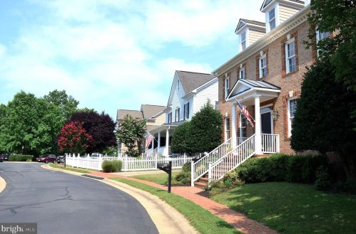 116 Desales Dr, Purcellville, VA 20132-3399