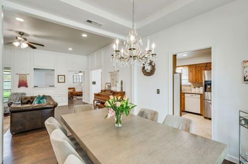 2614 Timberleaf Dr, Carrollton TX 75006-2040 exterior