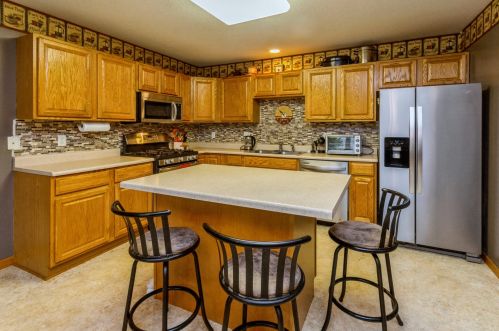 485 Elm Ave, Saint Anne, IL 60964-5354
