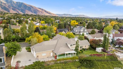 2515 Willow Hl Dr, Sandy UT 84093-1894 exterior