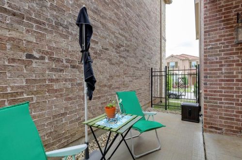 6639 Deleon St, Irving TX  75039-3437 exterior