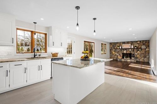 20 Summit Dr, Wapping CT  06074-3742 exterior