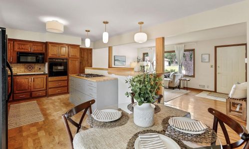 208 Colleen Ave, Saint Paul MN  55126-6252 exterior