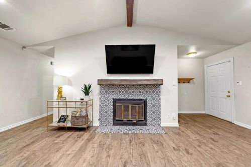 8408 Dixon Dr, Austin TX  78745-7515 exterior