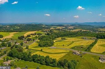 774 Emerald Valley Ln, Bangor, PA 18013