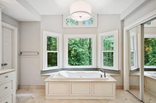 1011 Byrnwyck Rd, Atlanta GA  30319-1665 exterior
