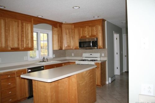 114 Cliffwood Dr, Wapping CT  06074-1878 exterior