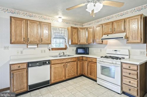 764 Walnut St, Hanover PA 17331-2051 exterior