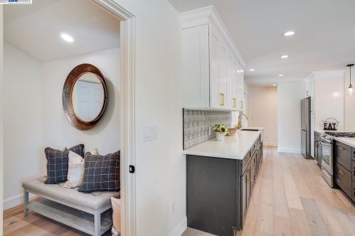 1867 Pleasant Hill Rd, Concord CA  94523-4040 exterior