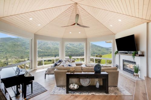 3 Oak Meadow Ln, Tassajara Hot Springs, CA 93924-9455