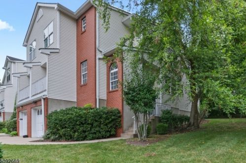 5 Garfield Way, Princeton NJ  08540-1669 exterior