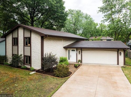 1612 Woodside Ct, Minneapolis, MN 55432-5246