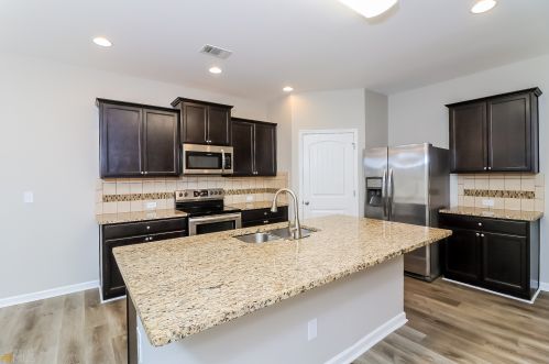 5174 Amberland Sq, Atlanta GA  30349-1696 exterior