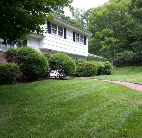 1141 Saddlebrook Rd, Mountainside, NJ 07092-1510