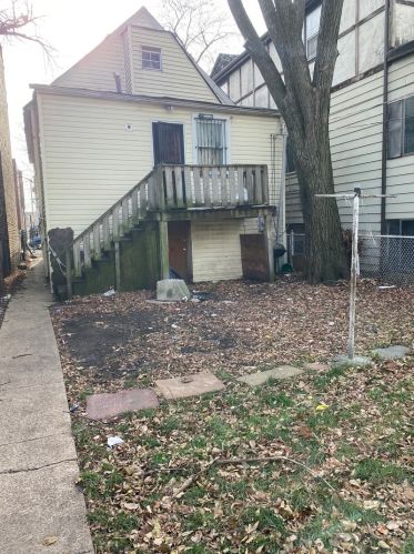 4138 Crystal St, Chicago, IL 60651-1832