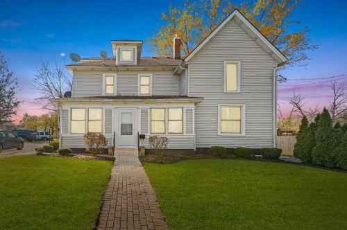 347 Washington St, Bull Valley, IL 60098-3308