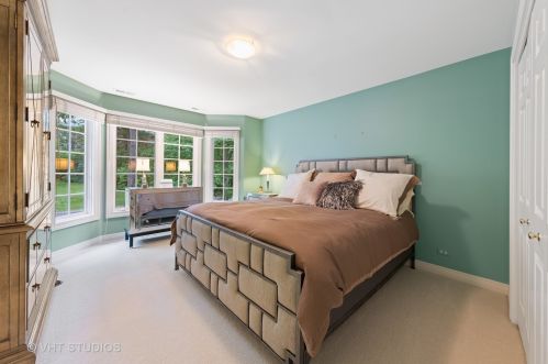 9301 Falling Waters Dr, Willowbrook IL  60527-0718 exterior