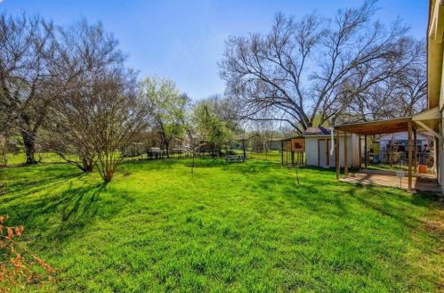 6215 Club Ter, Austin TX  78741-3305 exterior