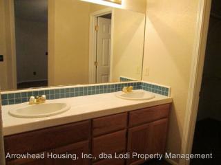 247 Hartford Dr, Lodi, CA 95240-7895