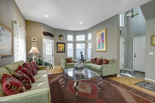 30 Schindler Ct, Chatham Township, NJ 07928-1938