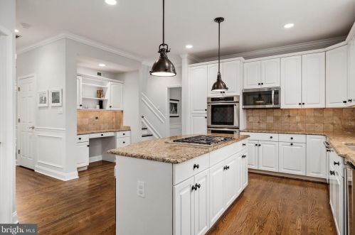 3 Kings Ln, Tavistock NJ 08033-1230 exterior