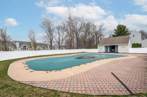 6 Cypress Ln, Wallingford CT  06492-5373 exterior