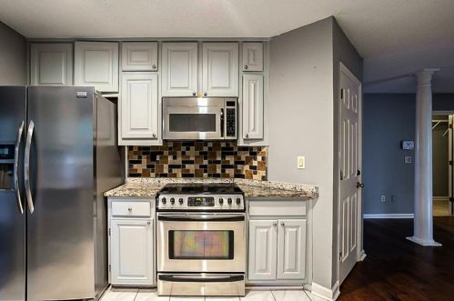 615 Edgecombe, Stockbridge GA  30281-4282 exterior