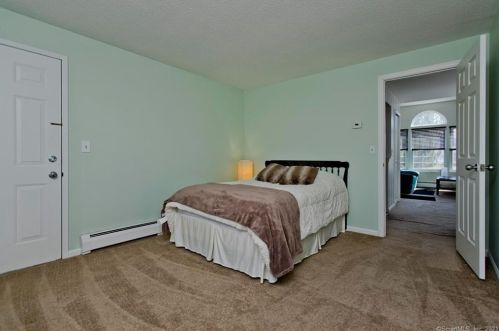 14 Pinney St, Ellington CT  06029-3811 exterior