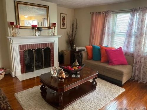 47 Burnham St, Hartford, CT 06108-1009