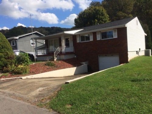 3003 Fernwood Ave, Moundsville, WV 26041-1833