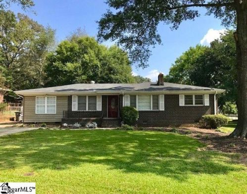 113 Banner Dr, Greenville, SC 29611-3825