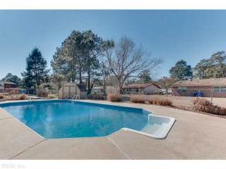 1 Brent Cres, Portsmouth, VA 23703-3612